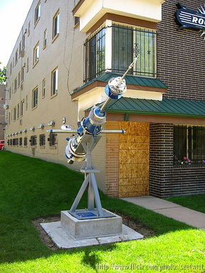 Illustration for article titled Science Fiction-Inspired Statues from Around the World